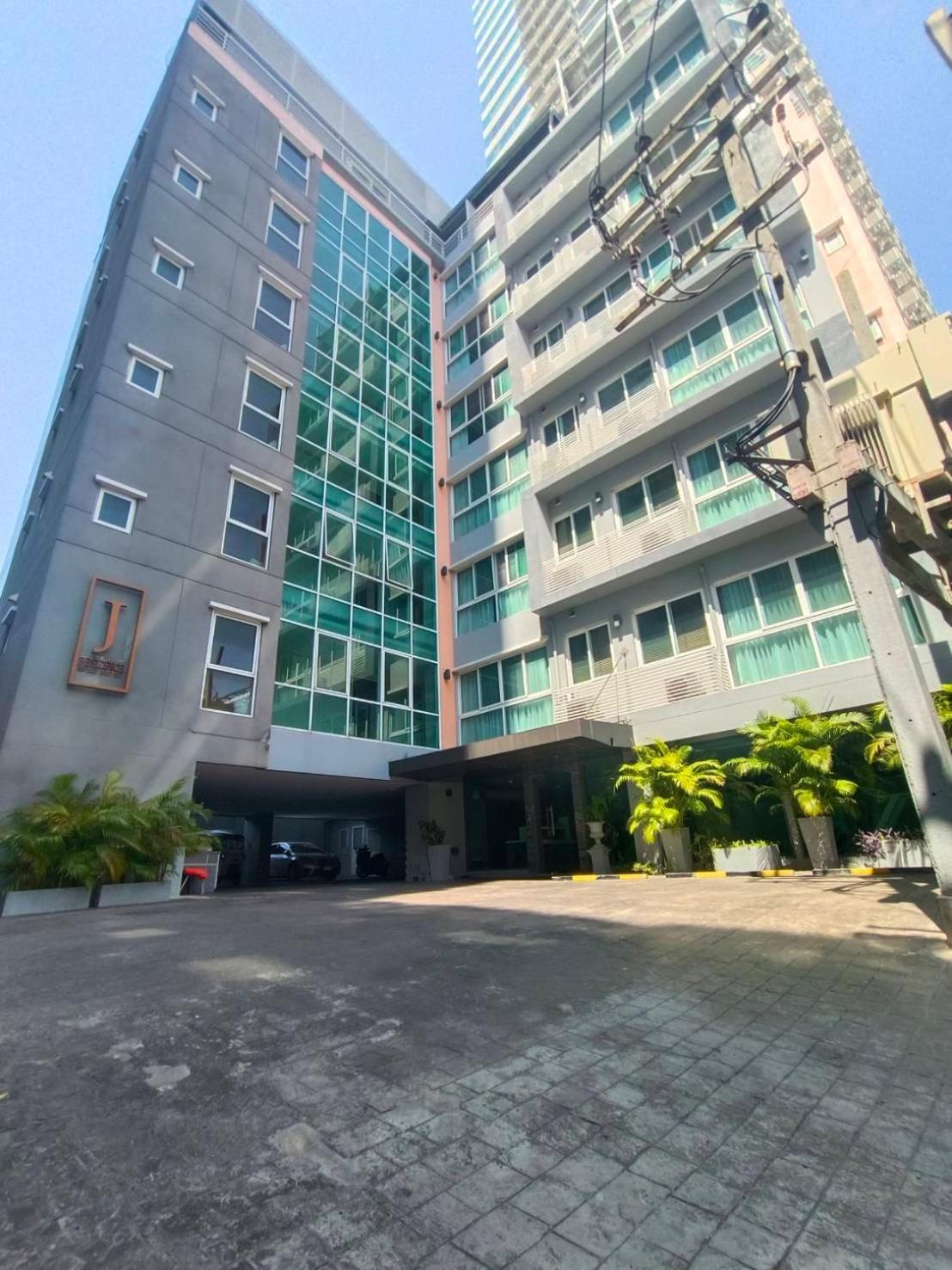 J Residence Thonglor 8 Bangkok Exterior foto